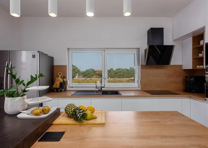 Dora Zadarvillas וילה *