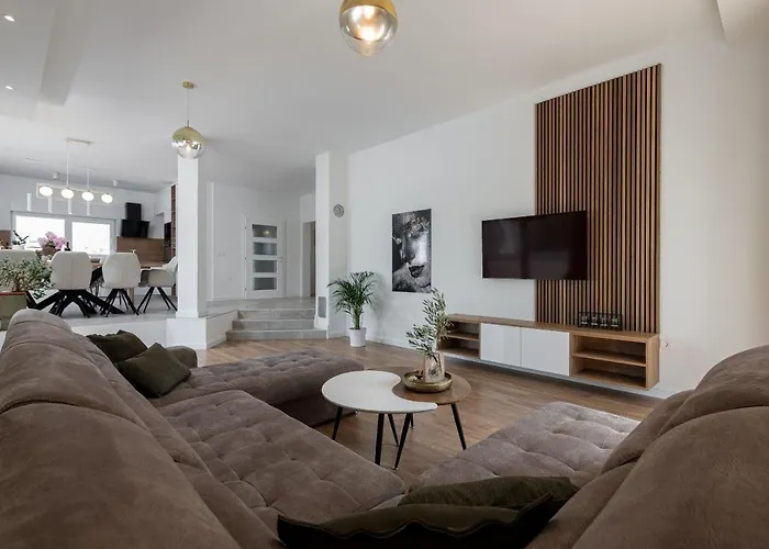 Dora Zadarvillas