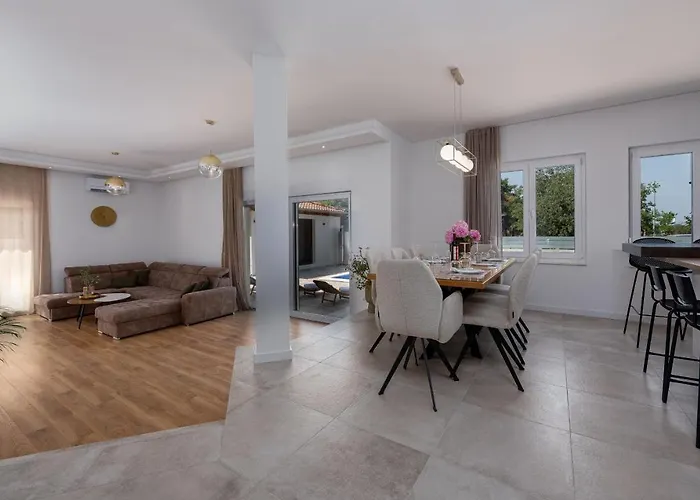 Dora Zadarvillas וילה