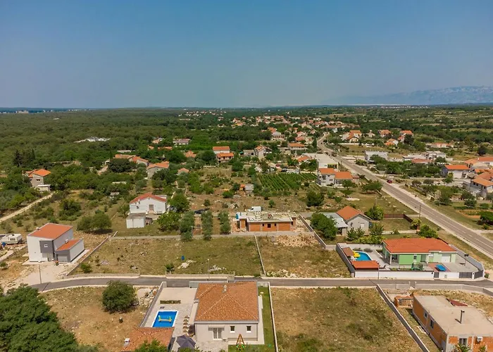 Dora Zadarvillas וילה *