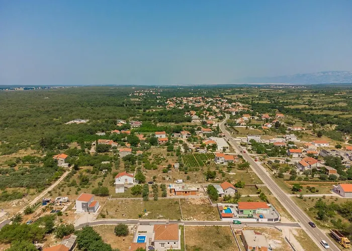 Dora Zadarvillas וילה *