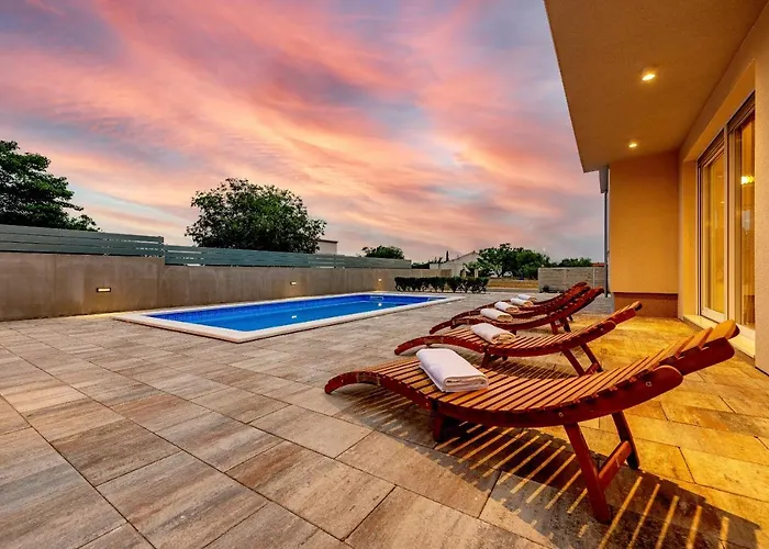 Dora Zadarvillas וילה