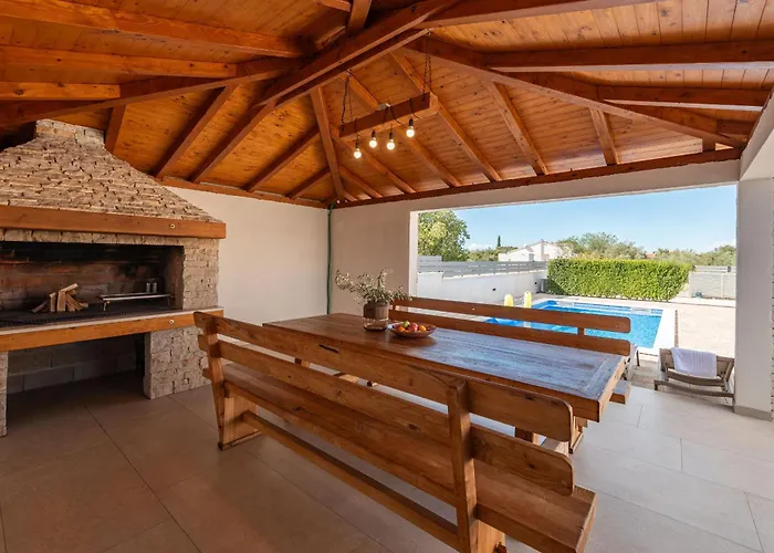 Dora Zadarvillas וילה
