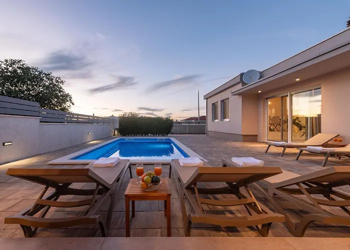 Dora Zadarvillas וילה *