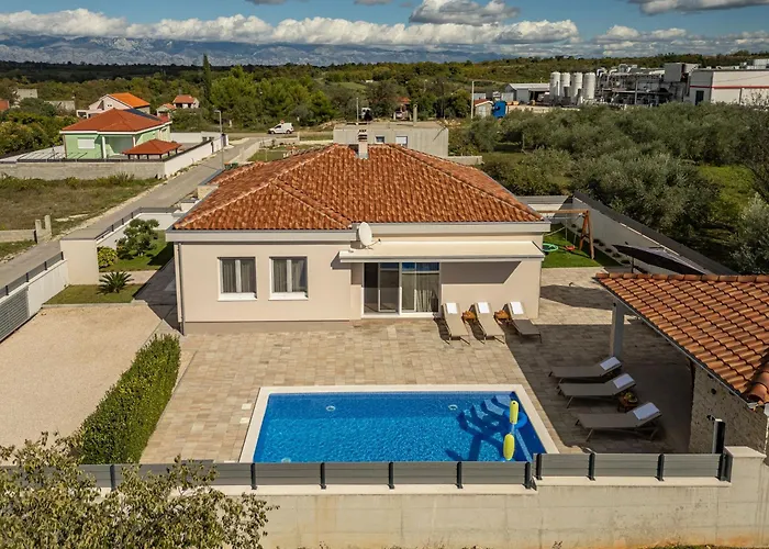 Dora Zadarvillas וילה