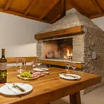 Dora Zadarvillas