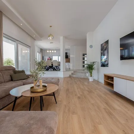 Dora Zadarvillas * Murvica (Policnik)