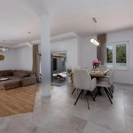 Dora Zadarvillas Villa