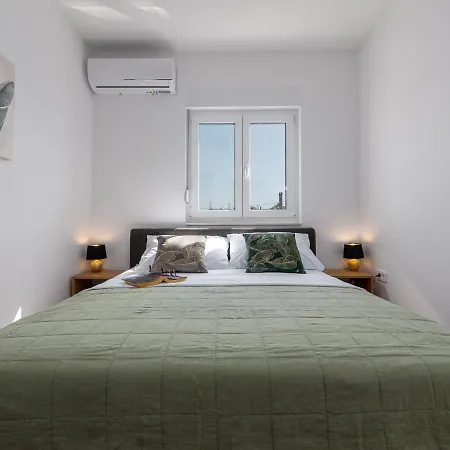 Dora Zadarvillas * Murvica (Policnik)