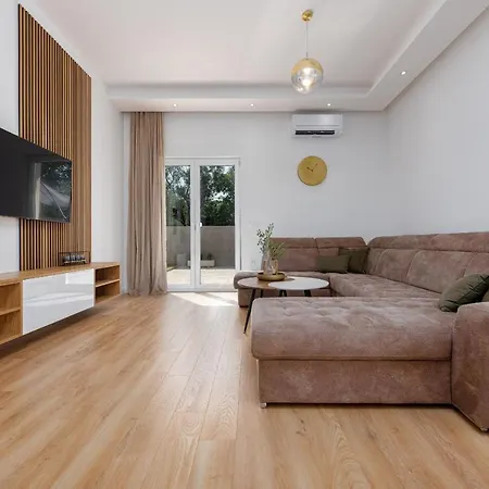 Dora Zadarvillas Murvica (Policnik)