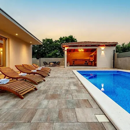 Dora Zadarvillas Murvica (Policnik)