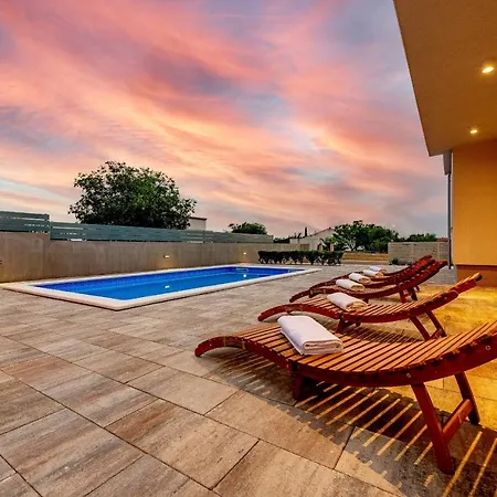 Dora Zadarvillas Villa