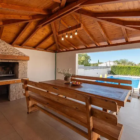 Dora Zadarvillas Vila