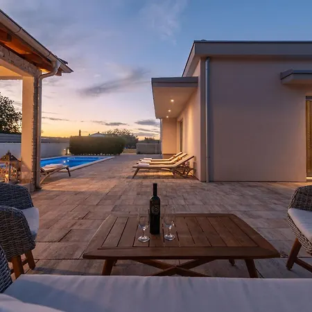 Dora Zadarvillas * Murvica (Policnik)