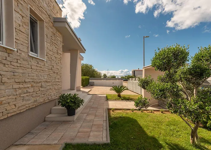 Dora Zadarvillas * Murvica (Policnik)