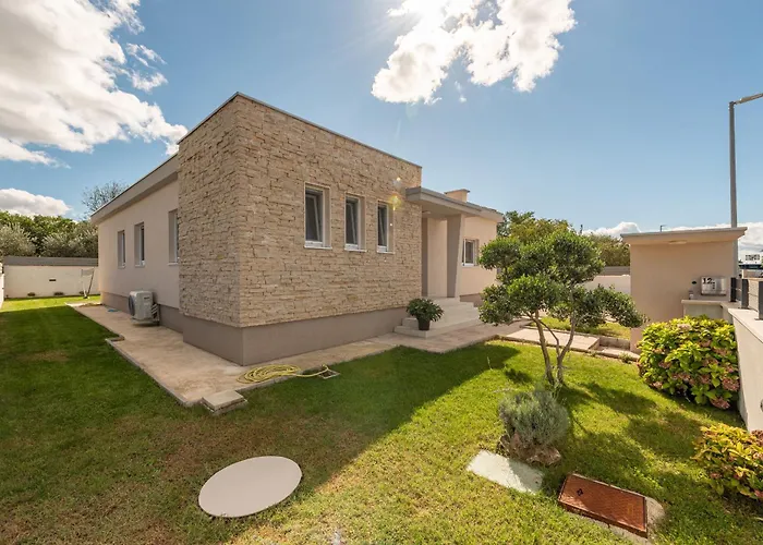 Dora Zadarvillas Вилла *